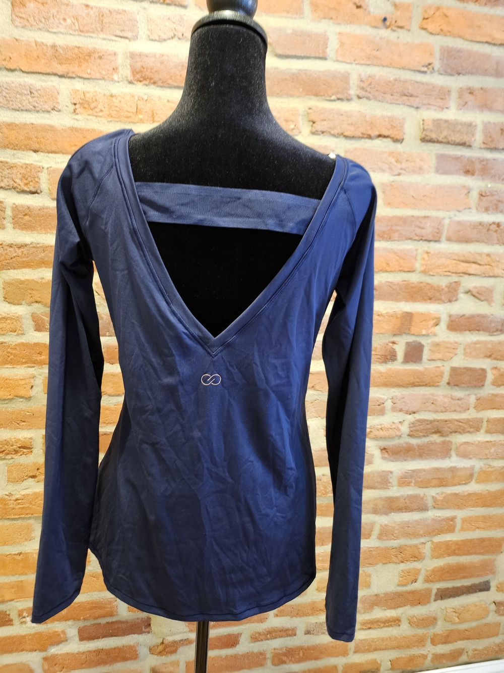 CALIA by Carrie Underwood Navy Long-Sleeve V-Back Top